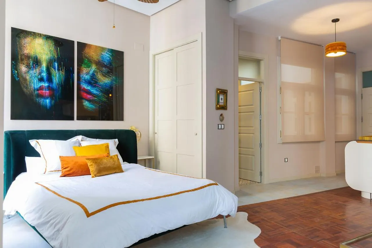 Balcones De Larios: Beautiful Balconies Next To Plaza De La Constitucion Apartment Malaga