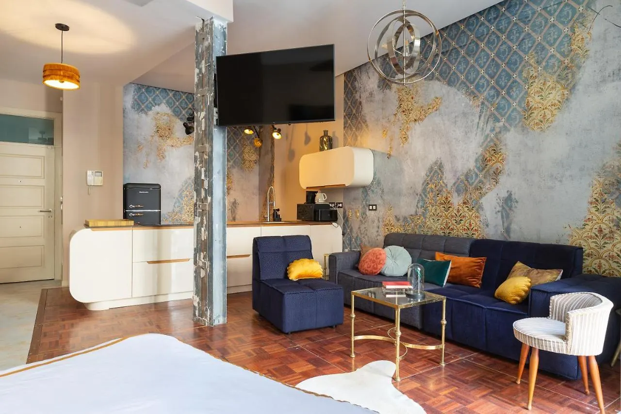 Balcones De Larios: Beautiful Balconies Next To Plaza De La Constitucion Apartment Malaga