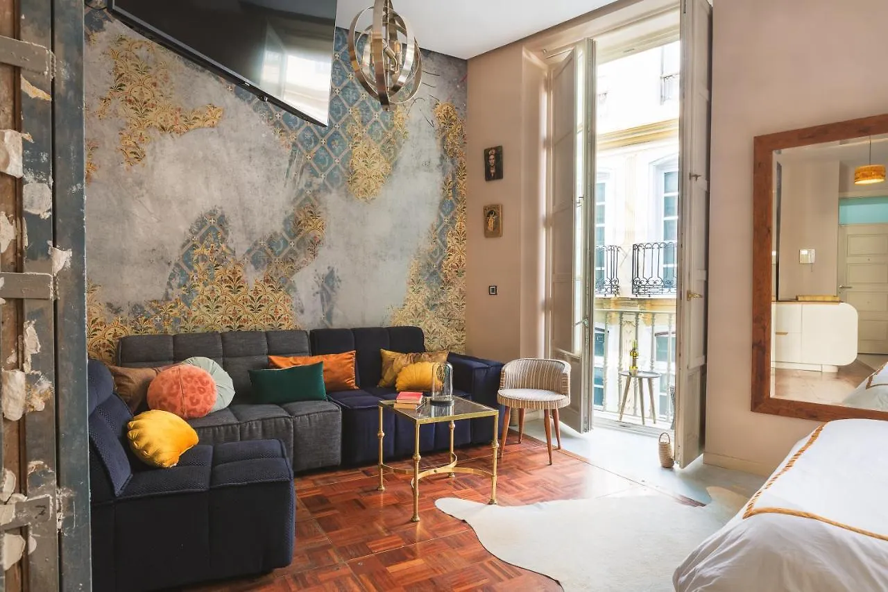 Balcones De Larios: Beautiful Balconies Next To Plaza De La Constitucion Apartment Malaga