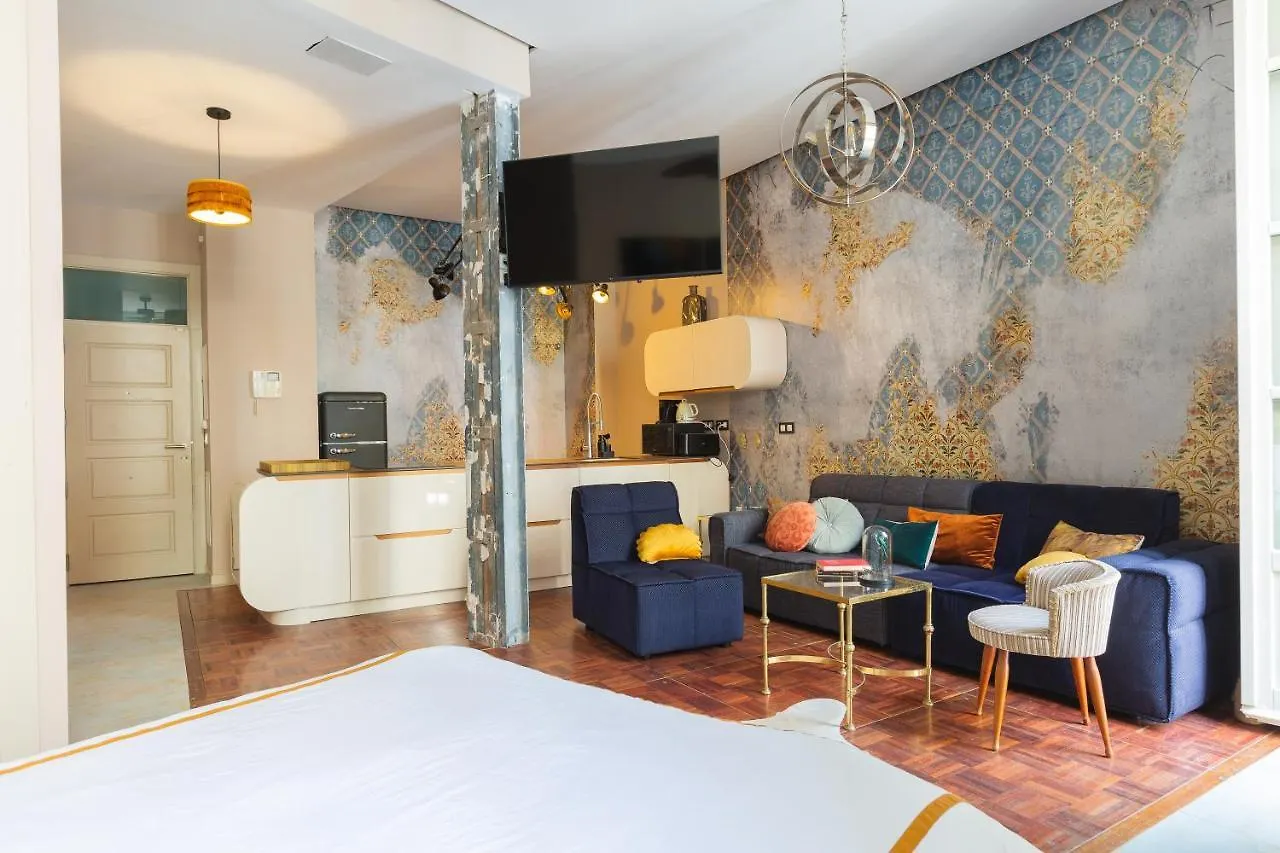 Balcones De Larios: Beautiful Balconies Next To Plaza De La Constitucion Apartment Malaga