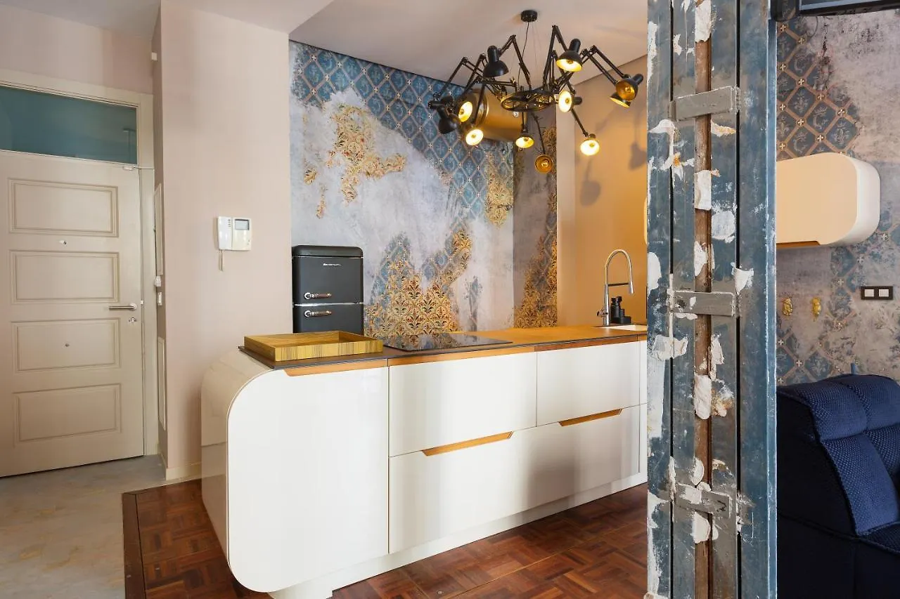 Balcones De Larios: Beautiful Balconies Next To Plaza De La Constitucion Apartment Malaga