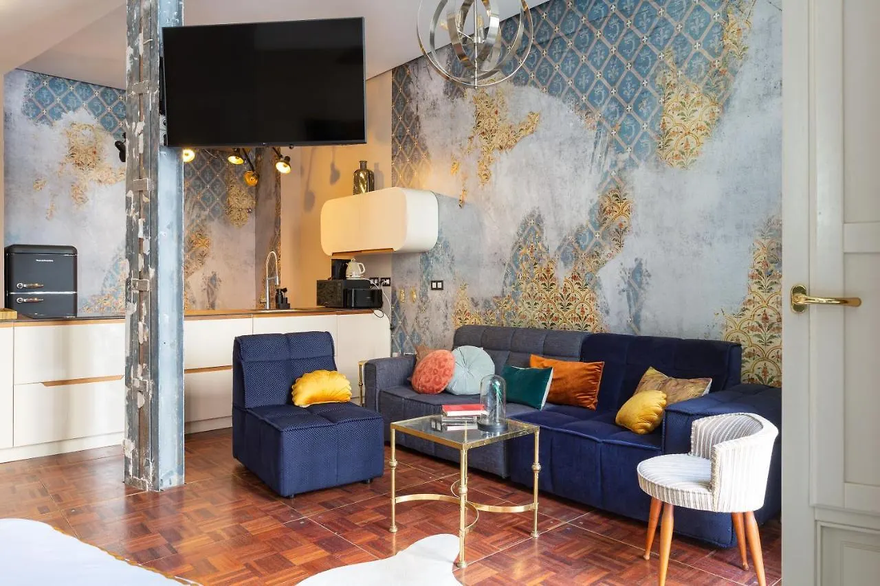 Balcones De Larios: Beautiful Balconies Next To Plaza De La Constitucion Apartment Malaga