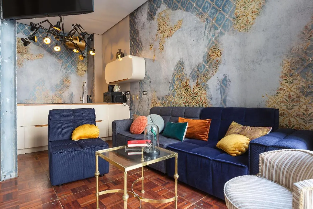 Balcones De Larios: Beautiful Balconies Next To Plaza De La Constitucion Apartment Malaga