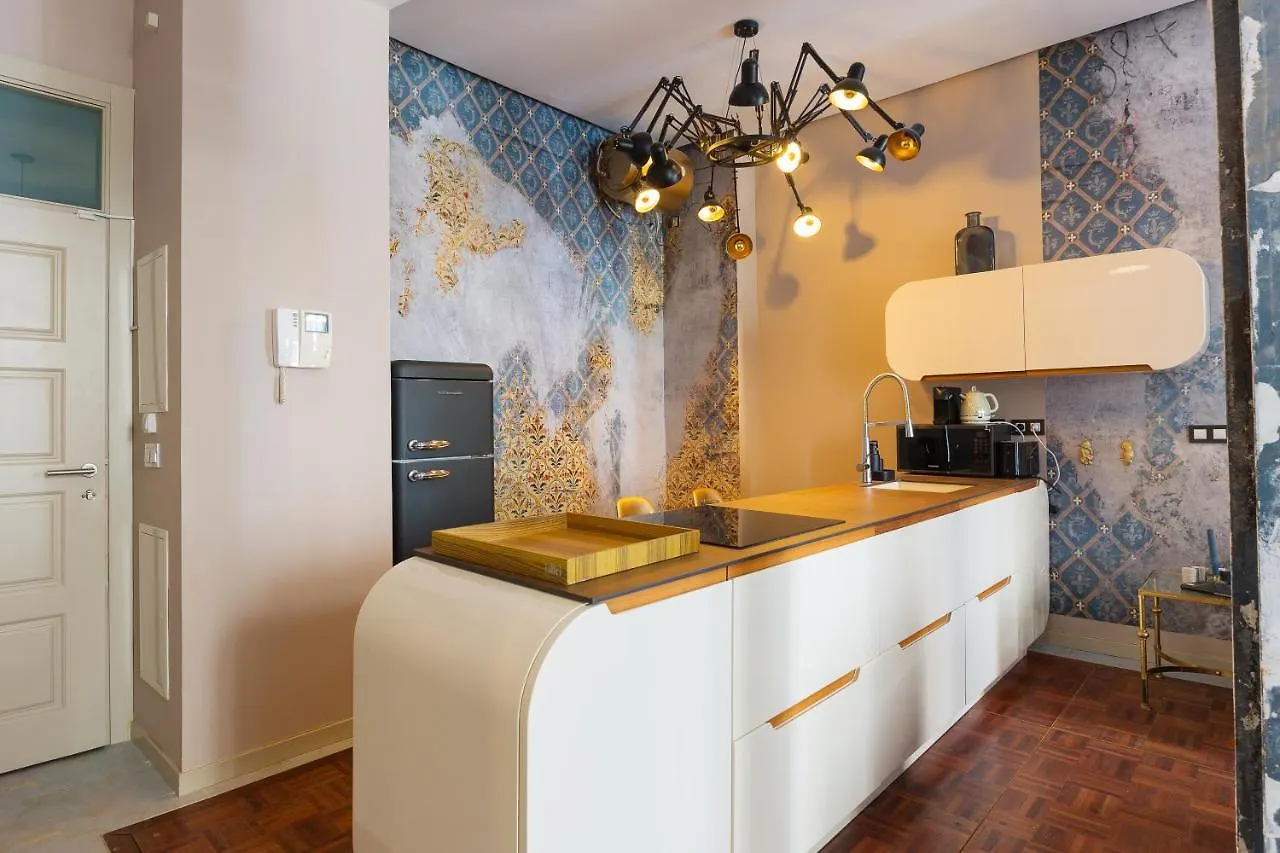 Balcones De Larios: Beautiful Balconies Next To Plaza De La Constitucion Apartment Malaga