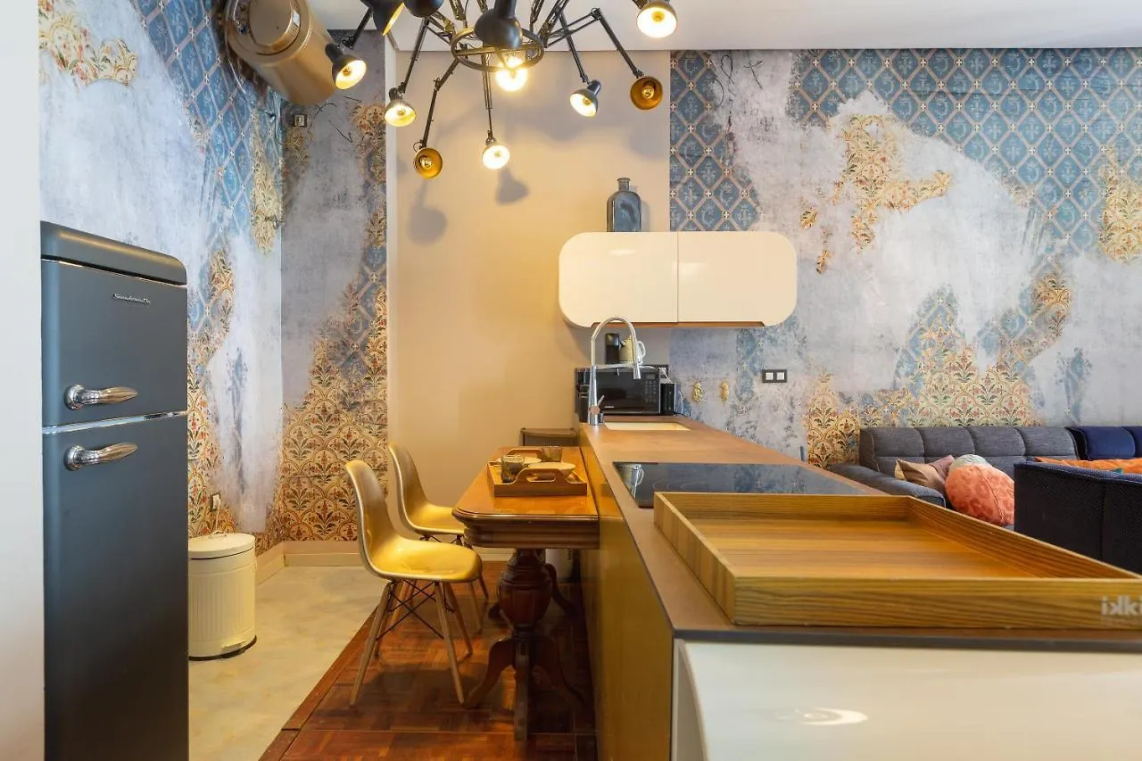 Balcones De Larios: Beautiful Balconies Next To Plaza De La Constitucion Apartment Malaga